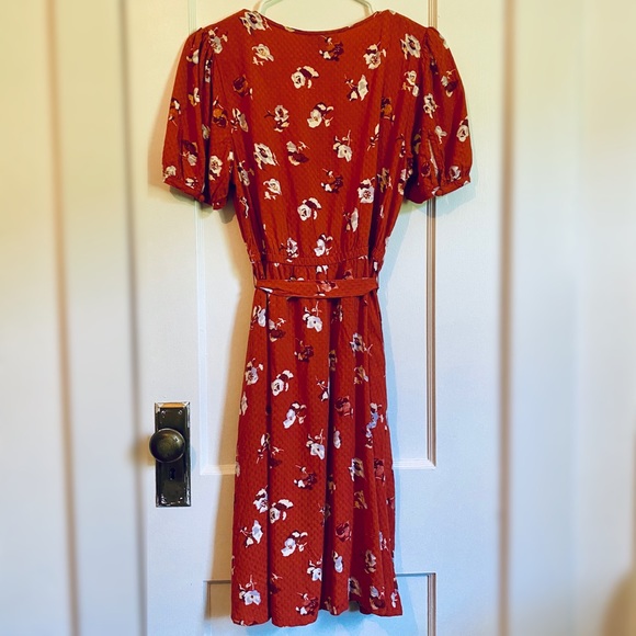 NWT floral print short sleeve v-neck dress - Picture 2 of 9